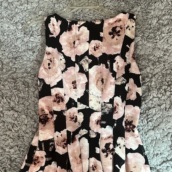 Flower dress size 6 - Picture 4 of 6